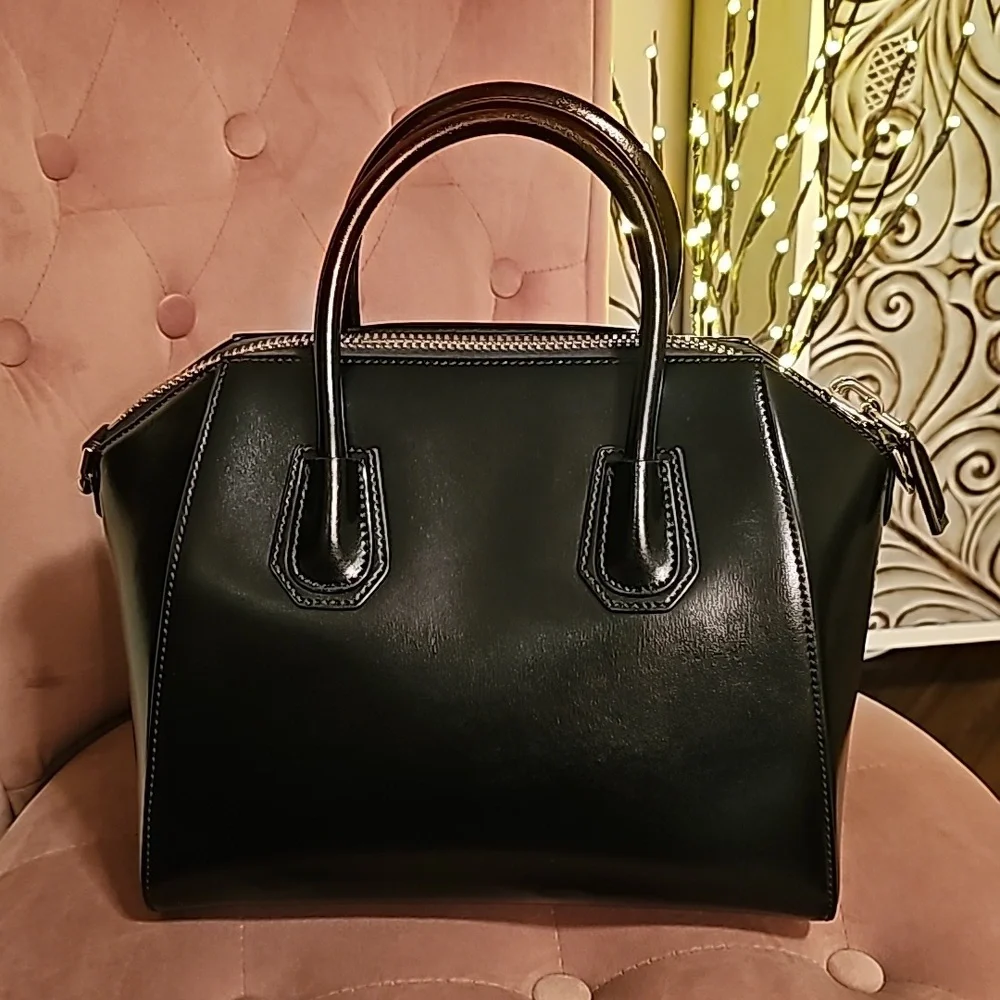 Authentic Givenchy Antigona Small in Smooth Black - Picture 2 of 16
